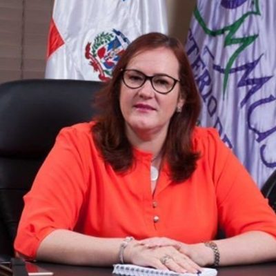 Janet Camilo reafirma compromiso del gobierno de eliminar matrimonio infantil