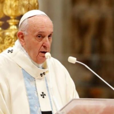 El papa pide a católicos españoles “que no tengan miedo de patear las calles”