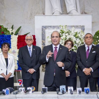 JCE realiza Ofrenda Floral ante el Altar de la Patria por 176 Aniversario de Independencia Nacional