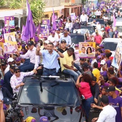 Luis Alberto cierra campaña con acto político que moviliza a miles en  Santo Domingo Este