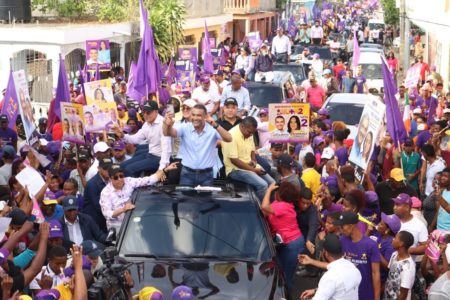 Luis Alberto cierra campaña con acto político que moviliza a miles en  Santo Domingo Este