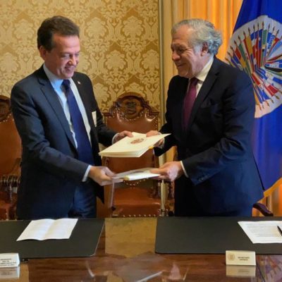 Ito Bisonó firmó en OEA acuerdo de cooperación internacional con Almagro