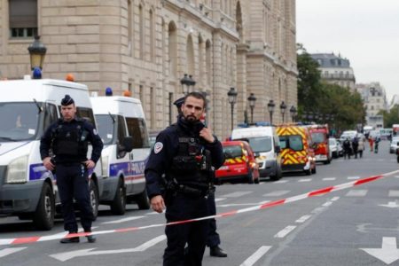 Cierran una comisaría en París por sospechas de coronavirus