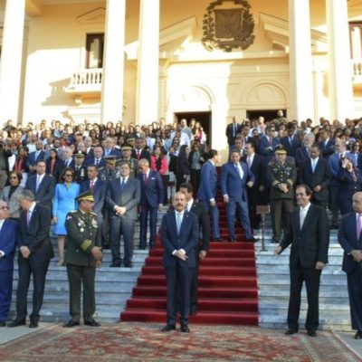 Presidencia rinde homenaje a la bandera en el Palacio Nacional