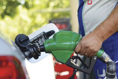 Bajan precios de combustibles entre RD$11.60 y RD$11.20