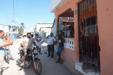Cuarentena en Santo Domingo: unos la acatan, otros no pueden