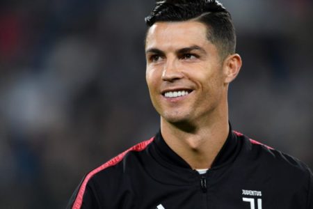 Cristiano, Mourinho y Joao Félix entre los donantes de 150.000 mascarillas