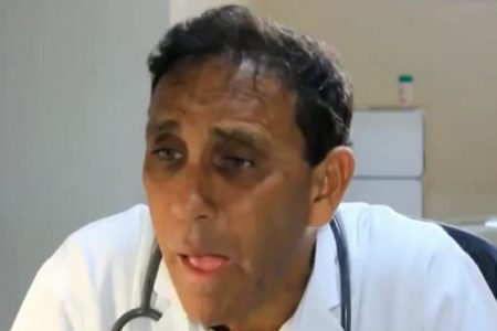 Coronavirus: El doctor Cruz Jiminián presenta mejoría respiratoria