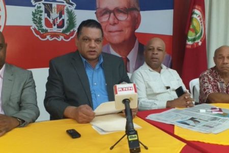 Coronavirus: Pide al presidente Medina ordenar devolución del 50 % de fondos de pensiones a los trabajadores