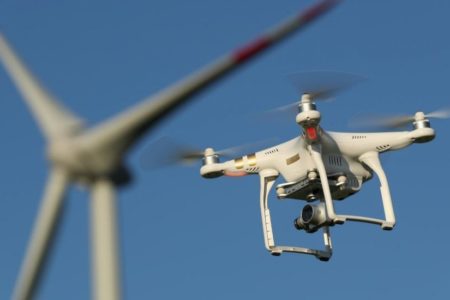 IDAC prohíbe uso y operación de drones privados este domingo