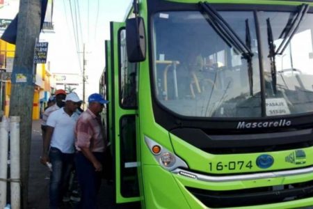 La OMSA higieniza sus autobuses y distribuye información sobre coronavirus