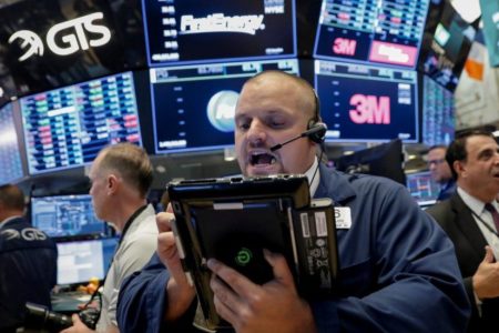 Wall Street abre en verde y el Dow Jones sube 2,71 % pese a temor coronavirus