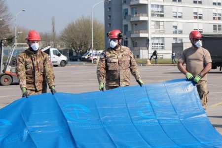 Italia sigue recibiendo personal y material médico de Rusia y Estados Unidos