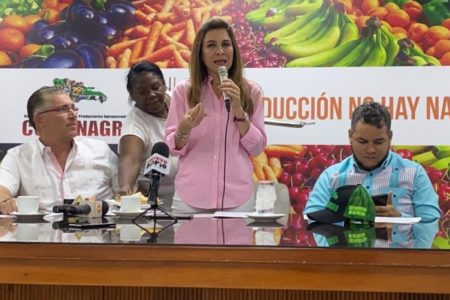 CONFENAGRO suscribe acuerdo con Carolina Mejía; promoverá ferias agropecuarias en el DN