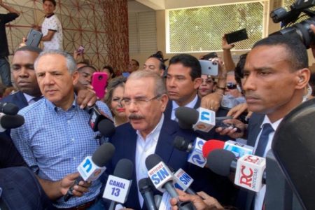 Presidente Medina dice Gobierno anunciará más medidas contra el coronavirus