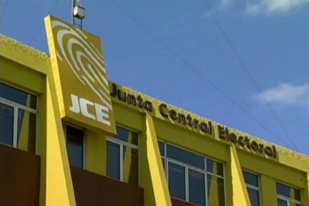 JCE ordena retiro inmediato de toda propaganda que promueva alguna candidatura de elecciones presidenciales y congresuales