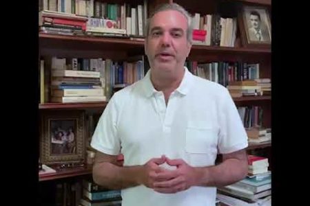 Luis Abinader suspende publicidad sobre su campaña electoral por coronavirus
