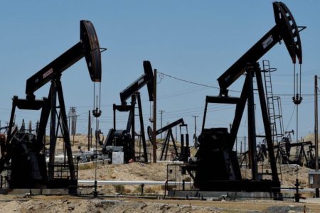 Petróleo de Texas rebota y abre con alza del 5,50 % hasta 33,20 dólares barril