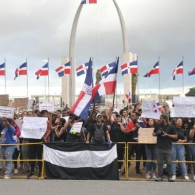 Informe OEA: Posición de los jóvenes que protestaron frente a la Plaza de la Bandera