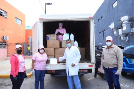 Senadora Cristina Lizardo coordina acciones para combatir Covid-19; entrega insumos a hospitales, iglesias y destacamentos policiales de la provincia Santo Domingo