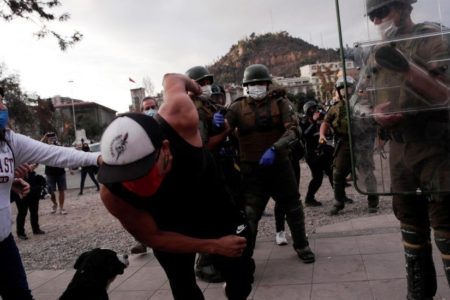 Noche de protestas en Chile termina con más de 60 detenciones y 10 heridos