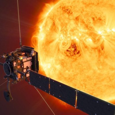 Solar Orbiter, la sonda camino del Sol, cruzará la estela del cometa Atlas