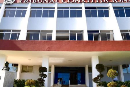Impugnan ante Tribunal Constitucional competencia penal del TSE