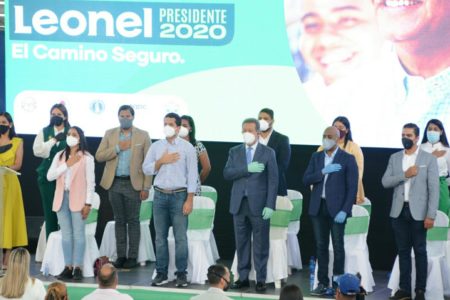 Leonel Fernández anuncia concurso nacional para jóvenes emprendedores