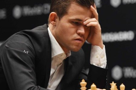 Carlsen arrolla a Nakamura en el primer asalto de semifinales