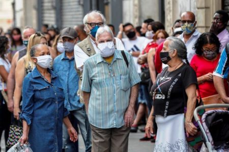 Brasil suma 52,788 muertes por COVID, 100 días después de su primera víctima