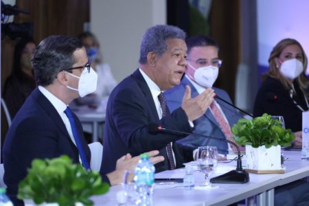 Leonel Fernández propone alianza público-privada para construir una mejor República Dominicana