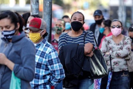 Otras cuatro regiones de Brasil inician su reapertura con la pandemia al alza