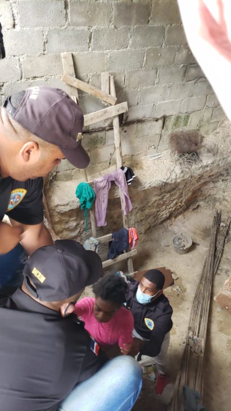 PN rescata tres menores eran dejados amarrados en cisterna por padres