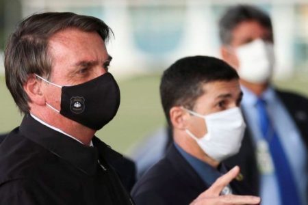 Bolsonaro veta también la obligación de que presos usen máscaras en la cárcel