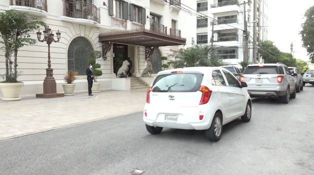 Se incrementa la actividad en entorno de edificio donde reside Luis Abinader