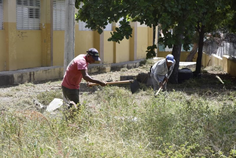 Distrito Educativo 03-03 en Ocoa involucra entidades civiles a jornadas de limpieza