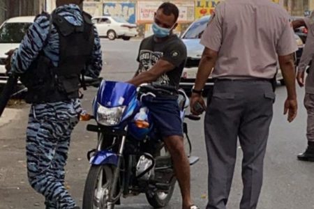 PN apresa más de 40 personas sin mascarilla durante operativos en SDE