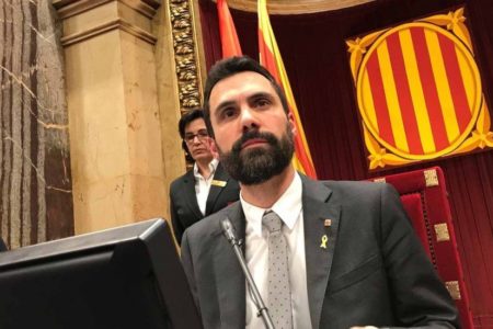 El presidente del Parlamento catalán denuncia espionaje y pide investigación