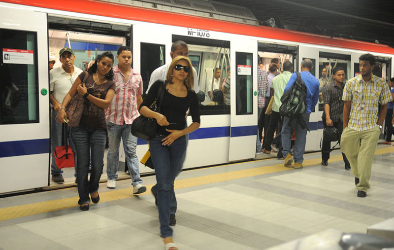 Usuarios del Metro y el Teleférico dicen cambio de horario les afecta