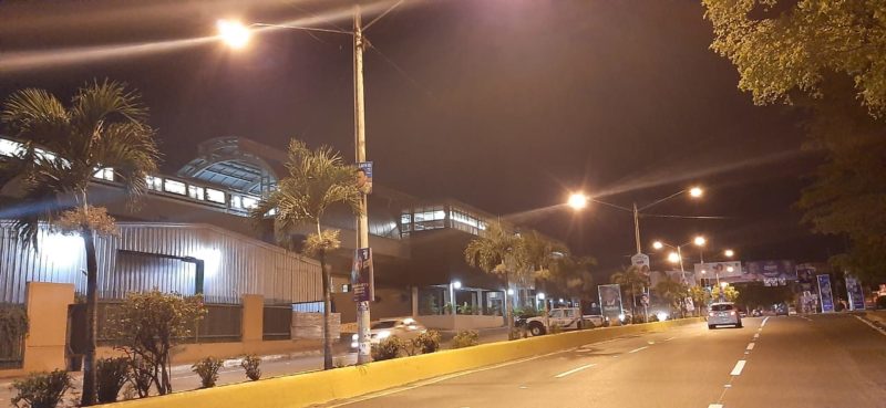 Alcaldía Santo Domingo Norte y EdeEste iluminan avenidas principales