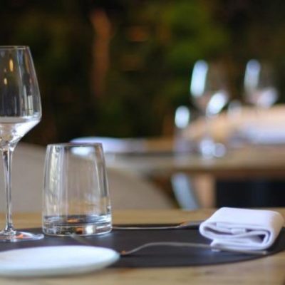 Más de un centenar de restaurantes piden medidas urgentes para paliar crisis