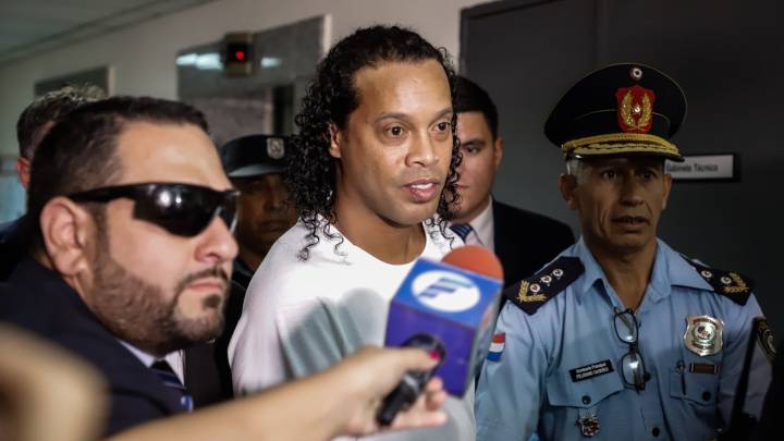 El futbolista brasileño Ronaldinho Gaúcho podría quedar libre el 24 de agosto