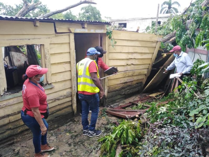 Grupo técnico del INVI atendió a familias afectadas por la tormenta Laura