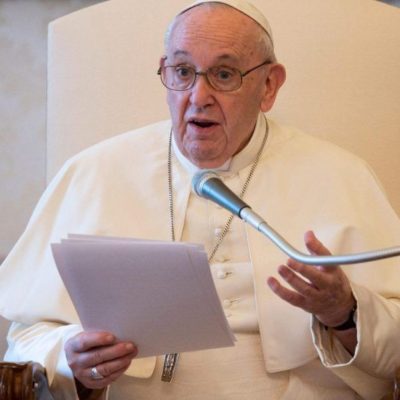 El papa alerta de las “patologías sociales” de la pandemia y urge a colaborar