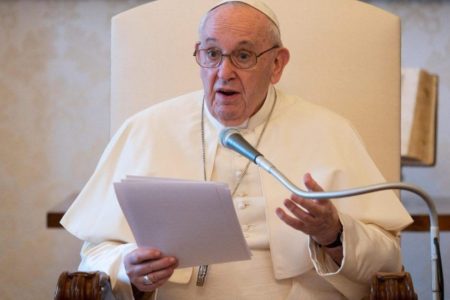 El papa alerta de las “patologías sociales” de la pandemia y urge a colaborar