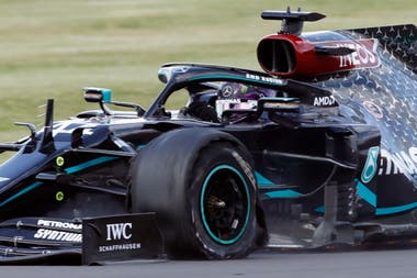 Lewis Hamilton gana el Gran Prix Británico corriendo con una goma pinchada