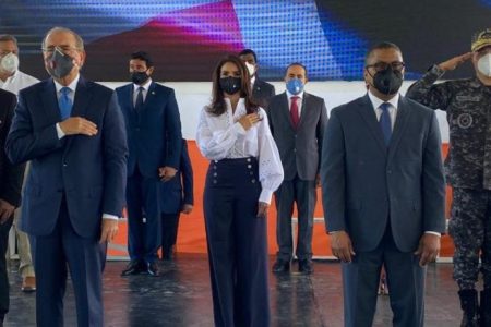 En medio de disturbios, presidente Medina inaugura terminal de autobuses Parque del Este