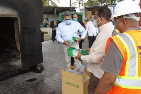 Aduanas destruye 25 millones de cigarrillos ilegales decomisados llegaron a RD