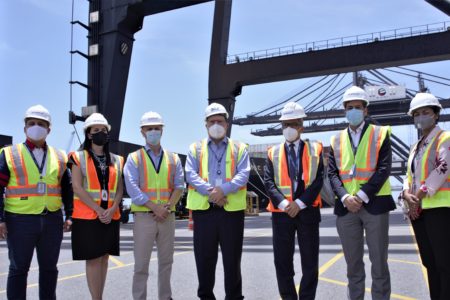 Nuevo director general de Aduanas visita instalaciones de DP World Caucedo