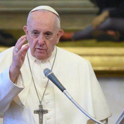 El papa afirmó que para conseguir la paz hay que destruir las armas nucleares